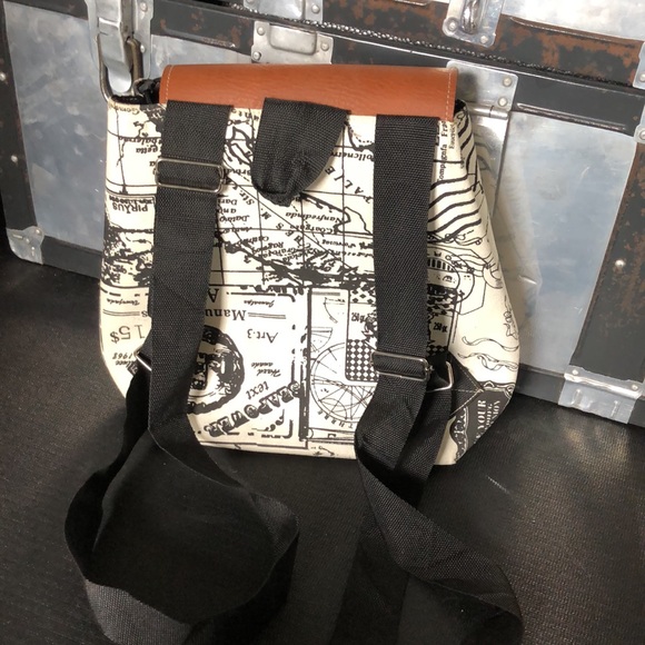 KD Mini Backpack - Picture 5 of 6